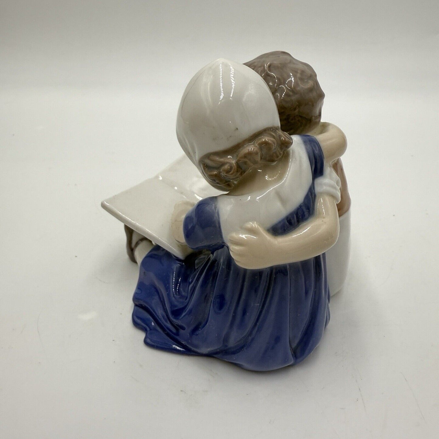 Vintage Bing Grondahl  Boy Girl Reading Figurine 402 Royal Copenhagen