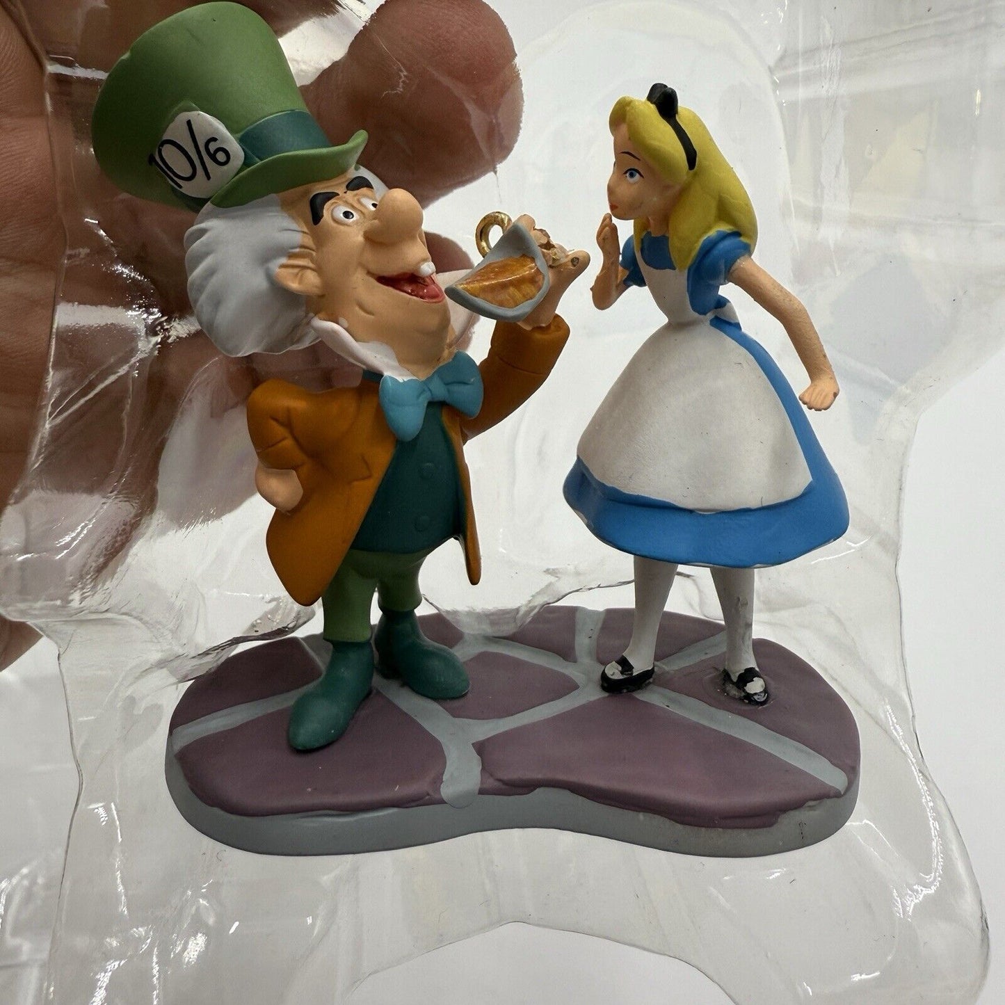 2011 Hallmark Ornament Disney Alice Teatime In Wonderland Christmas Figurine