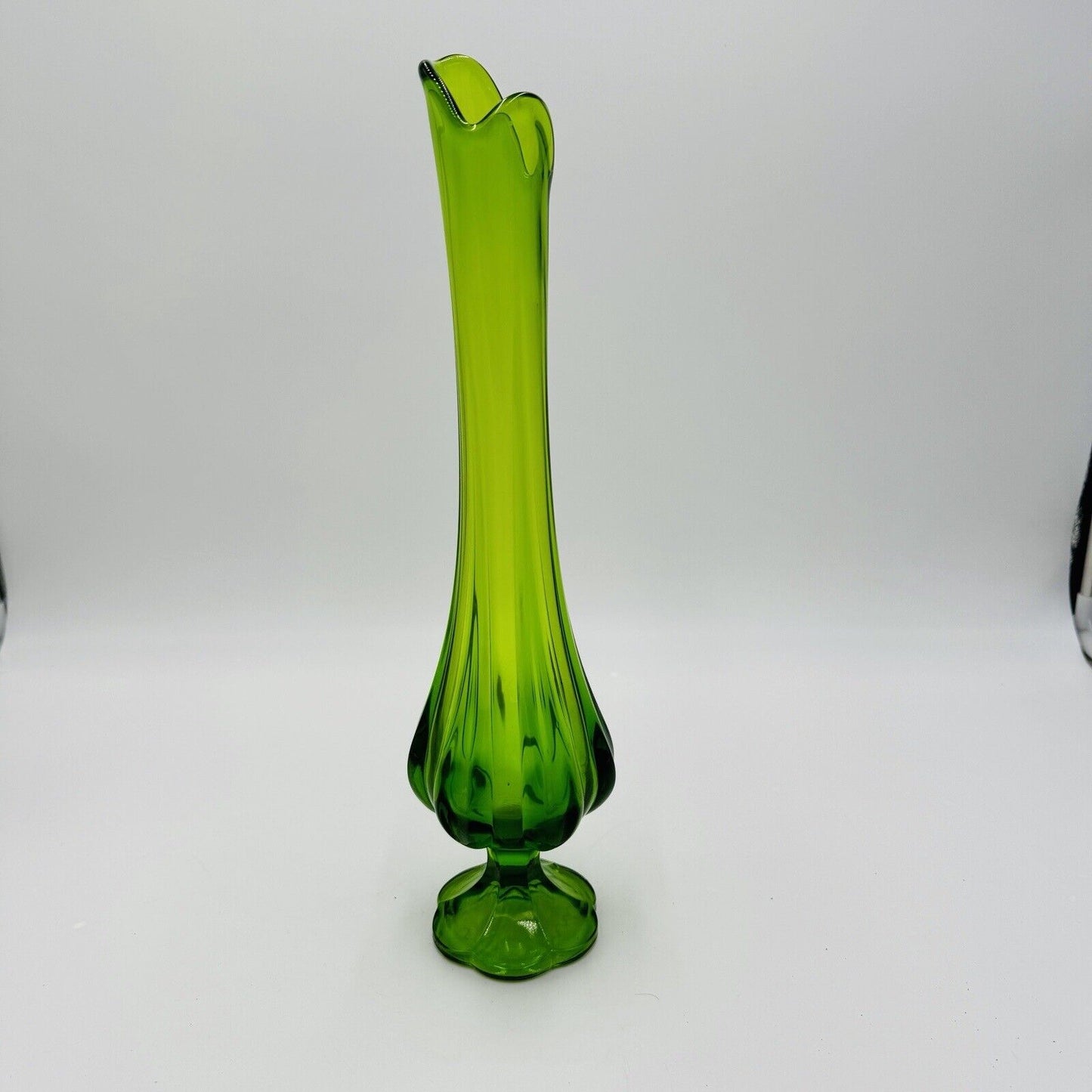 L. E. Smith Swung Green 6 Petal Vase 15in Large Glass USA Design Decor MCM