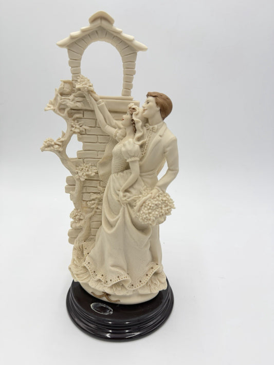 Vtg Giuseppe Armani Italy Figurine Florence Love In Bloom Sculpture Bride &groom