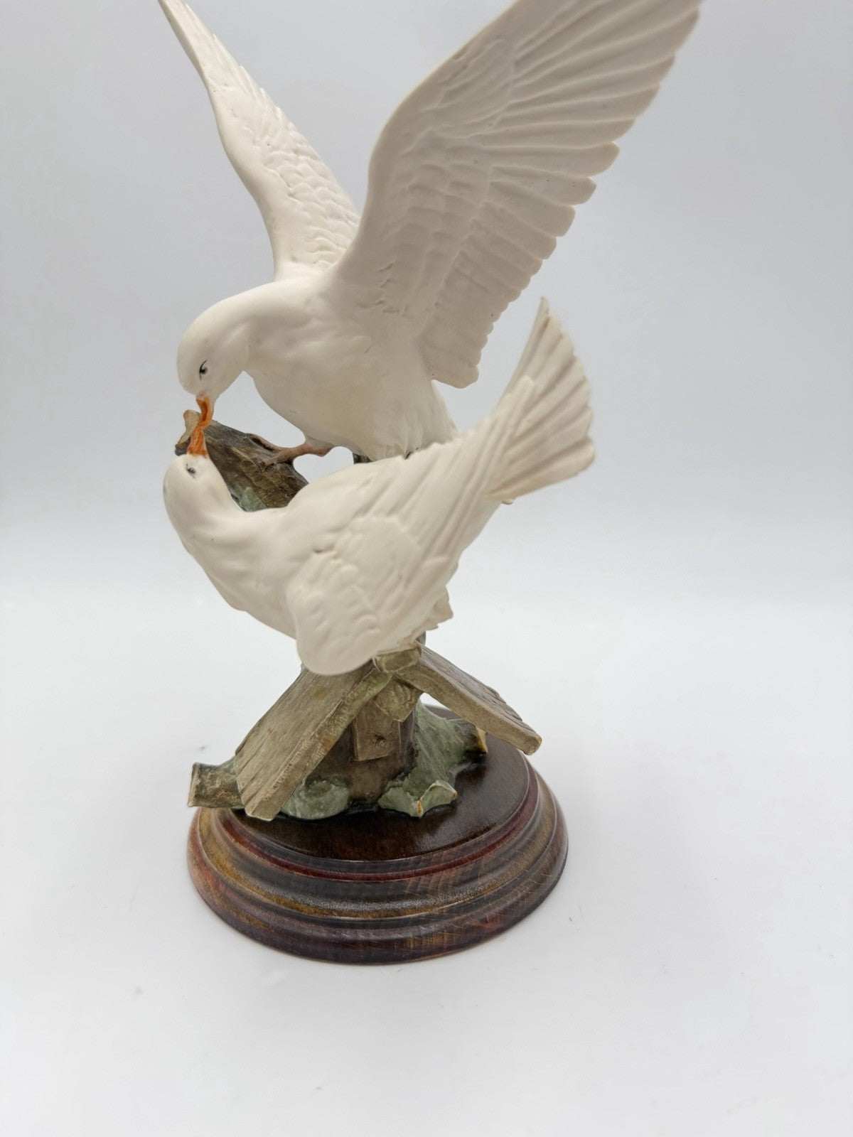 Rare Giuseppe Armani Italy Doves Sculpture 10” Wooden Base Porcelain Figurine
