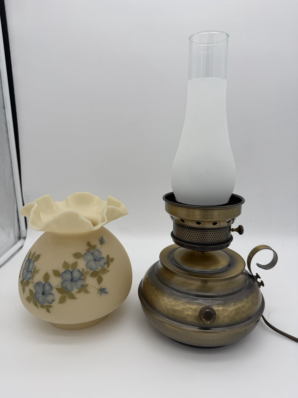 Fenton Art Glass Blue Floral Dogwood Cameo Satin Hammered Colonial Lamp Rare Vtg