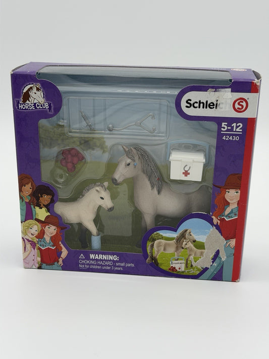 Schleich Horse Club Hannah's First-Aid Kit Model 42430 Mare & Foal Toys Figurine