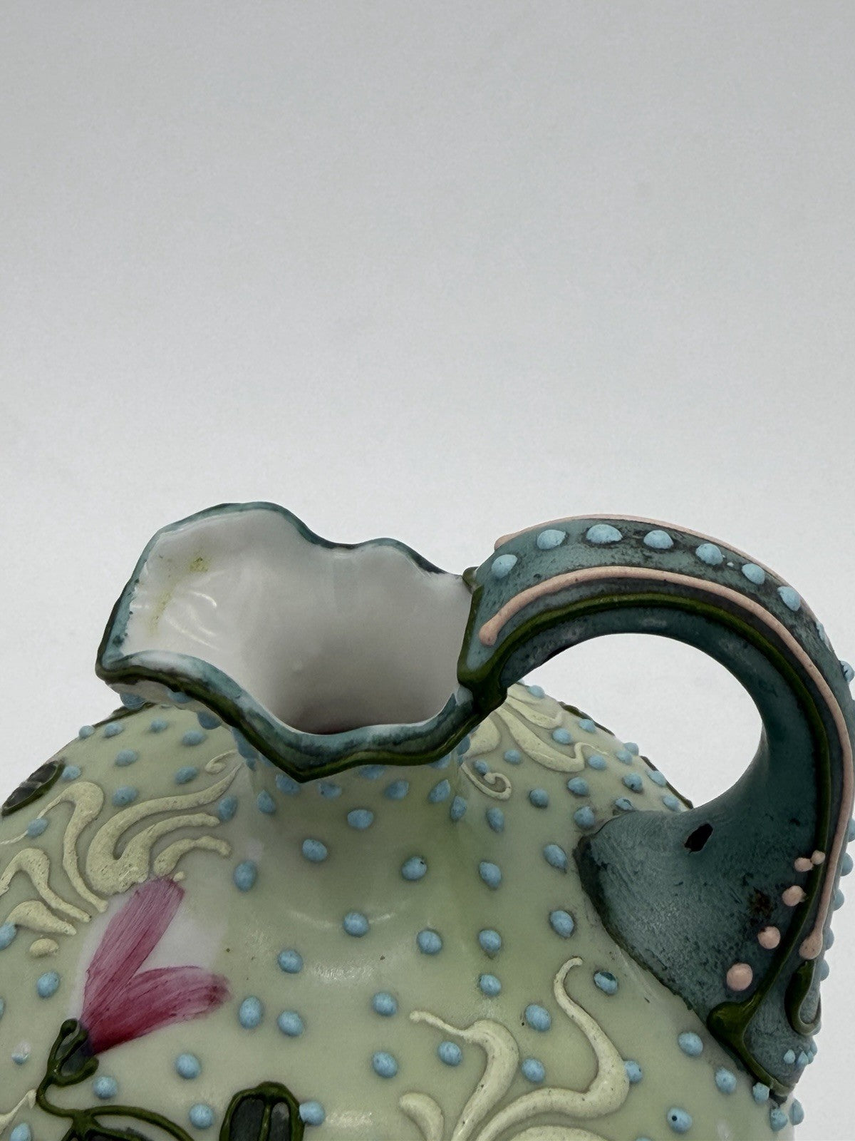 Antique Nippon Japanese Porcelain MEIJI-ERA Moriage beaded Floral 7.5” Vase