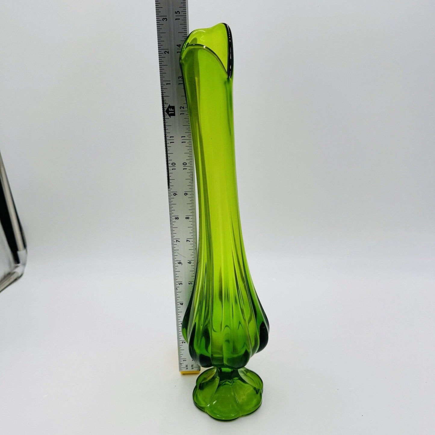 L. E. Smith Swung Green 6 Petal Vase 15in Large Glass USA Design Decor MCM