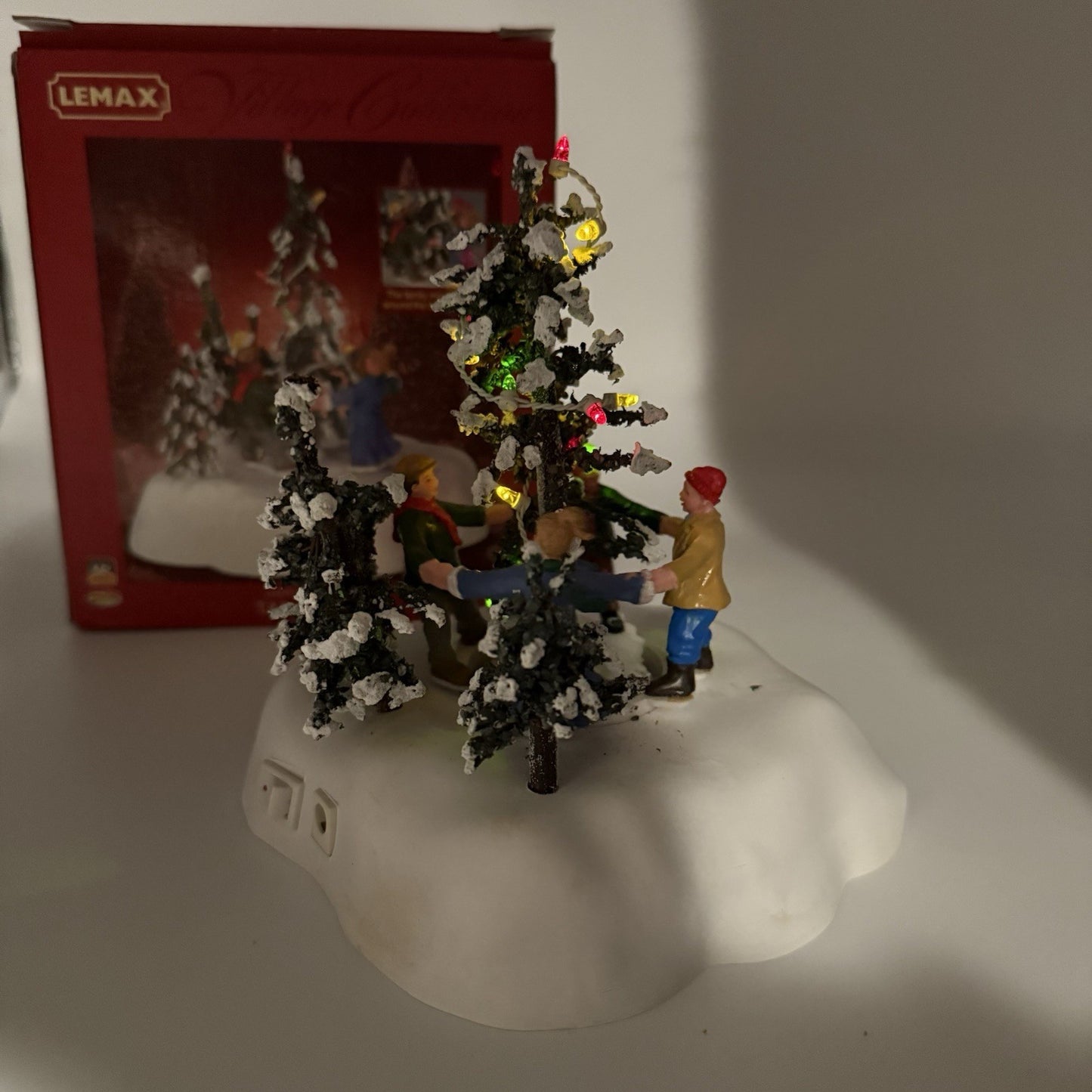 LEMAX Village Collection 2004 : Merry Christmas Tree #44190 - Animated & Lighted