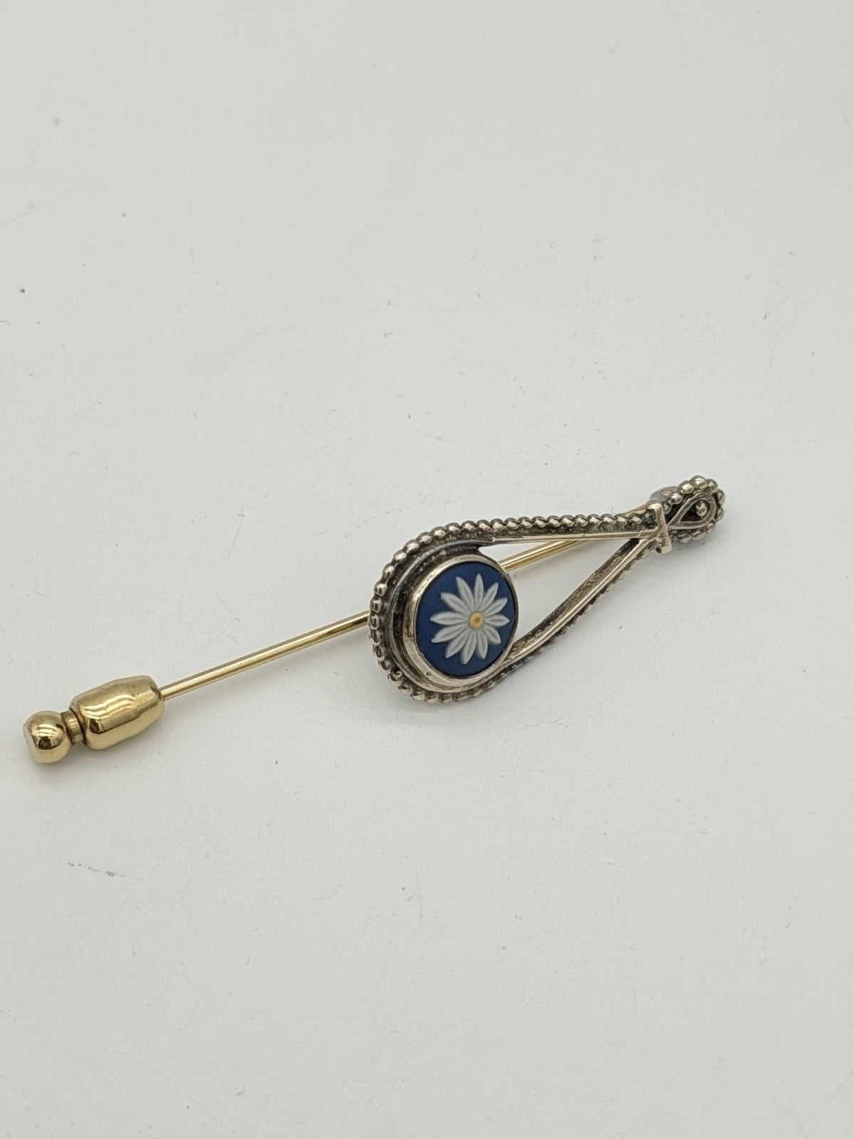 Rare Wedgwood Jasperware Stick Pin Brooch White Jasper Daisy On Blue  Marks JW