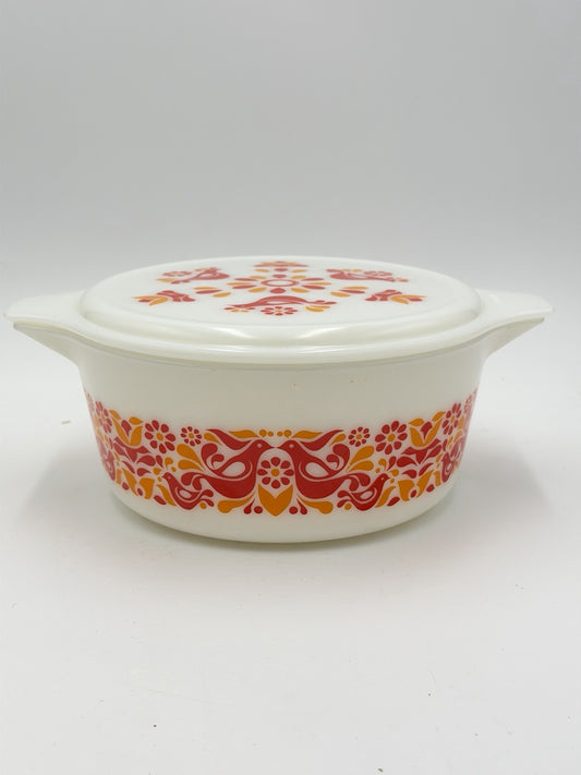 Pyrex Penn Dutch Friendship Promo 475-B Casserole Dish with Lid 2 1/2 Qt