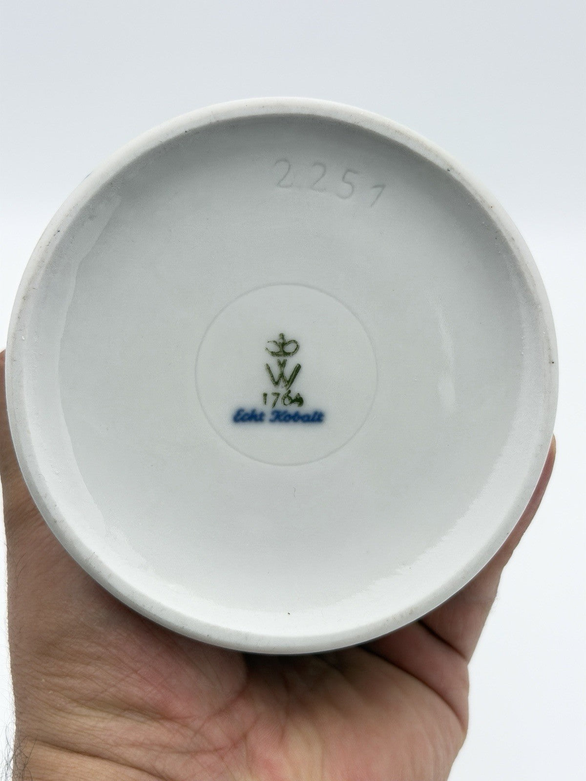 Wallendorf German Porcelain Blue White Floral #2251 Echt Kobalt 8.5” Vase Vtg