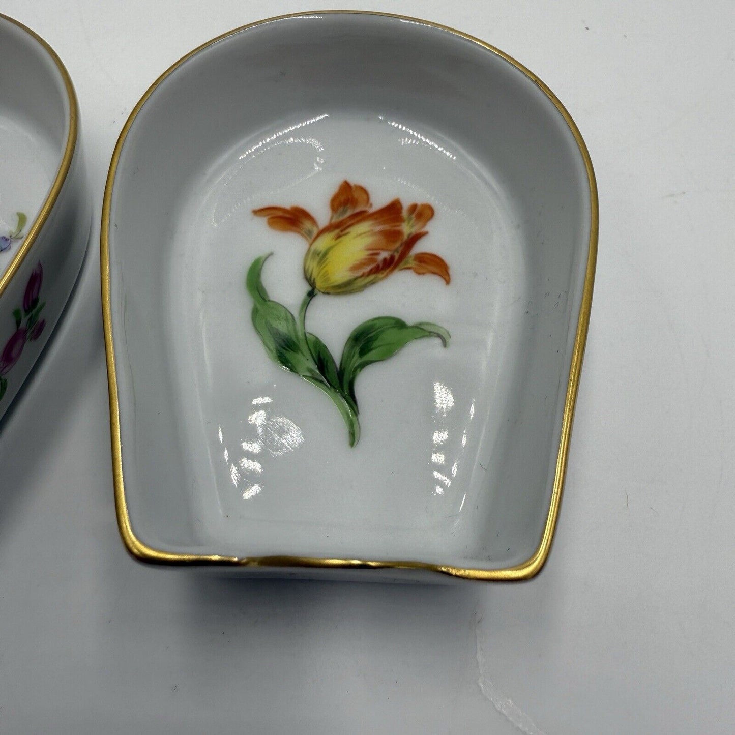 Antique 19th Century Pair Of Meissen Porcelain Floral Painted Ashtrays Germany