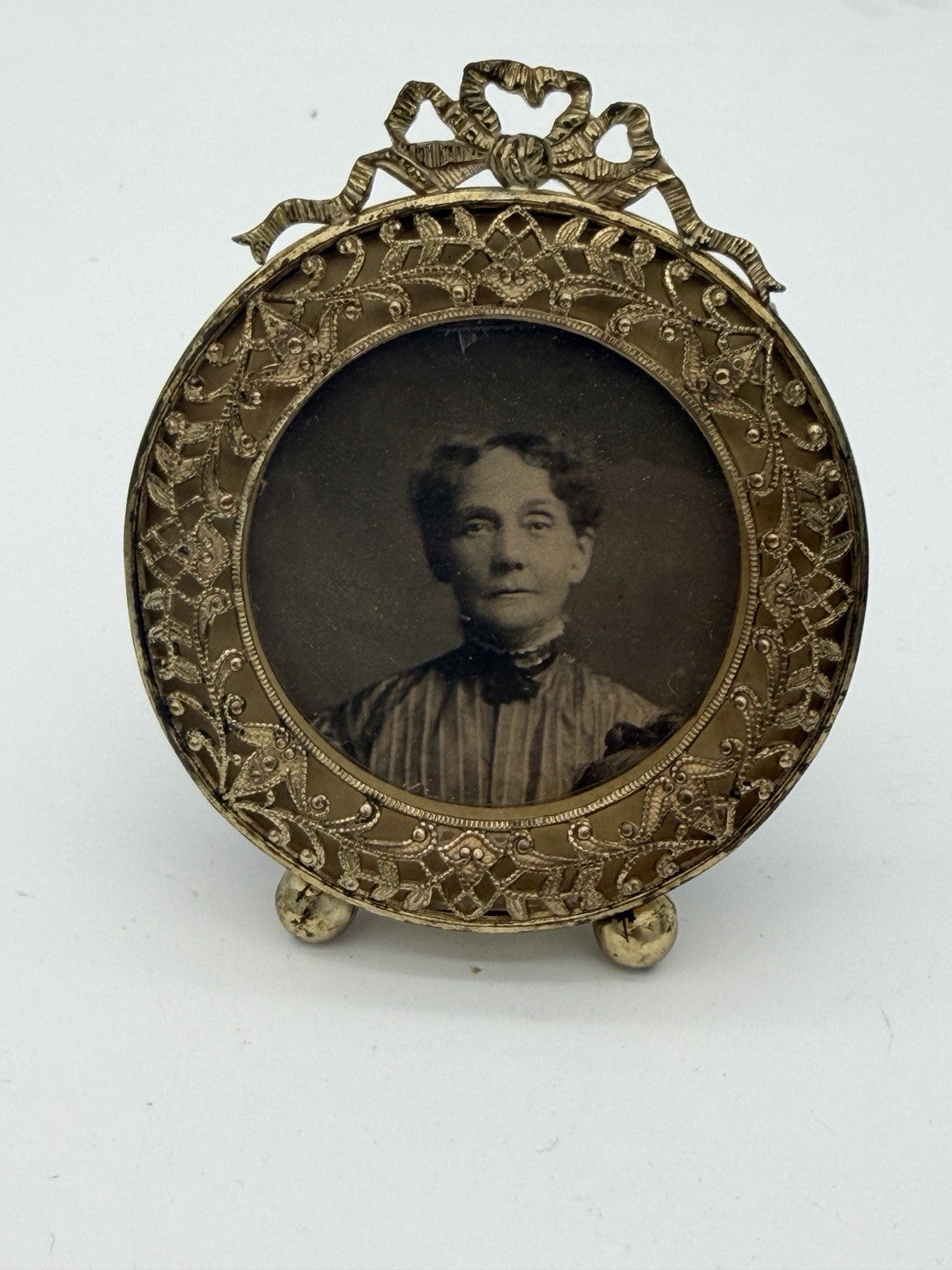 Antique Victorian French Gold Gilt Round Filigree Bow Crest Mini Photo Frame