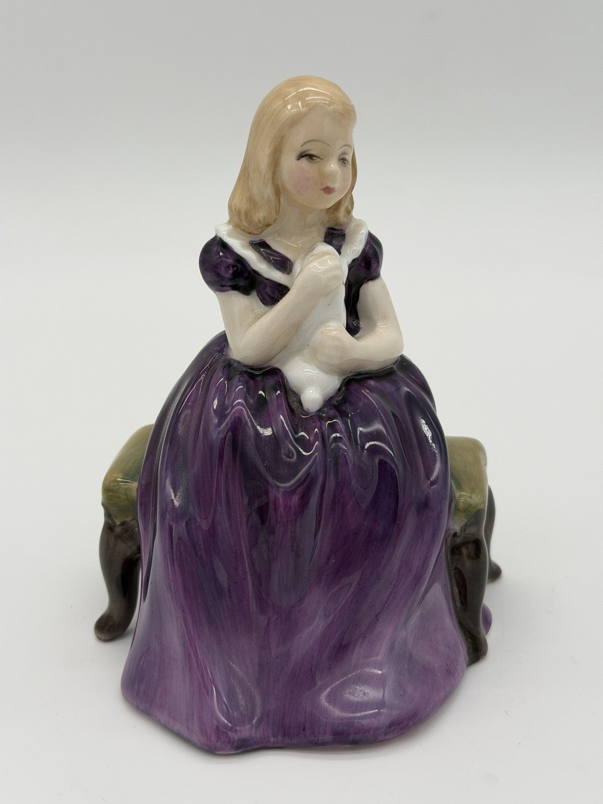 Royal Doulton England Porcelain Affection Figurine HN2236 Girl W/bunny