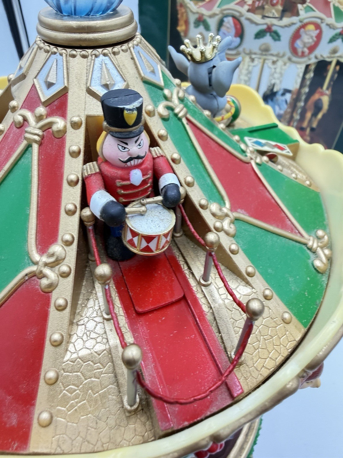 Maisto Christmas Holiday- Musical Animated Merry Go Round Carousel Vintage