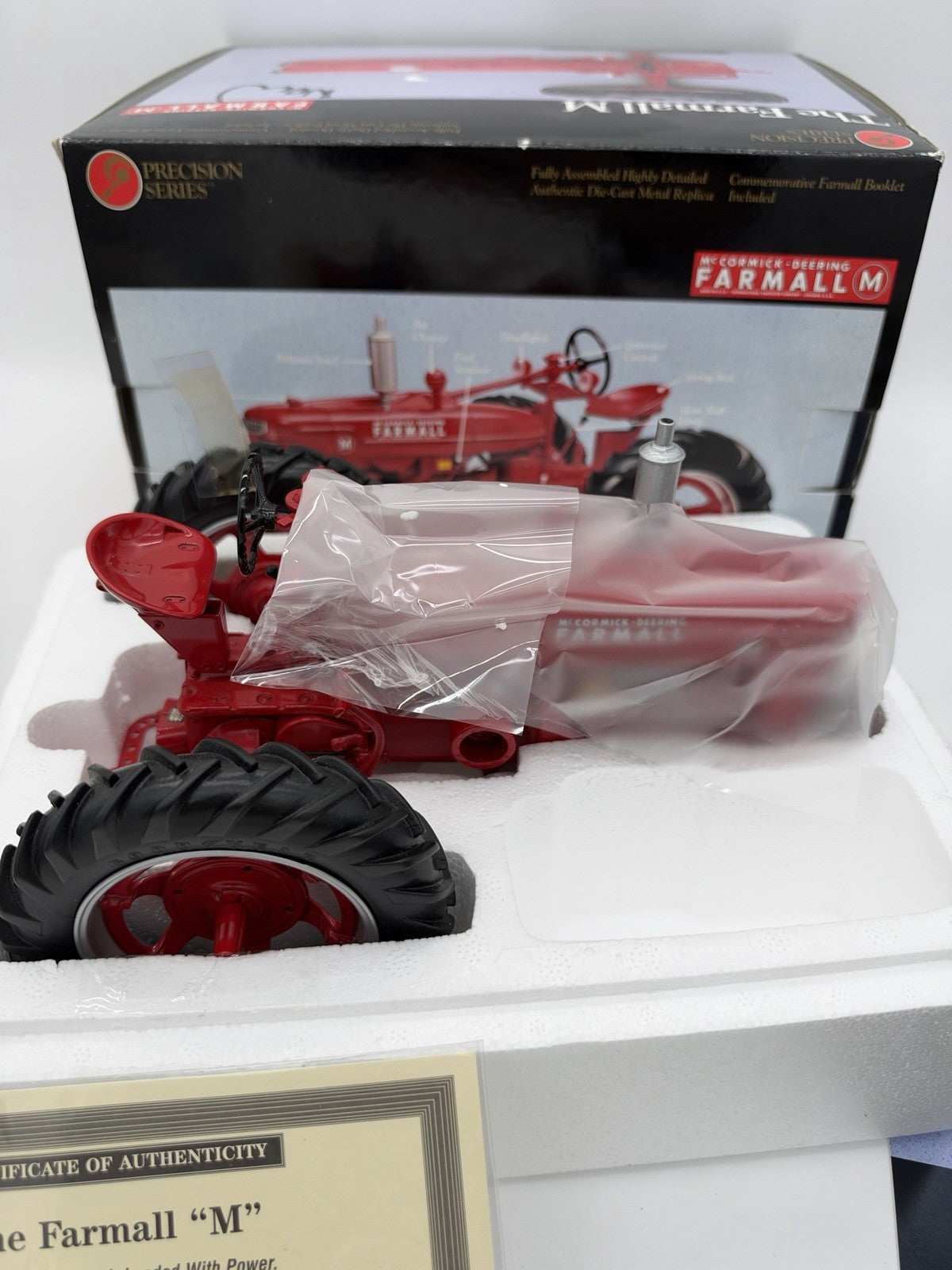 Ertl Farmall Super M Tractor 1/16 Precision Series McCormick 2001 Box & COA