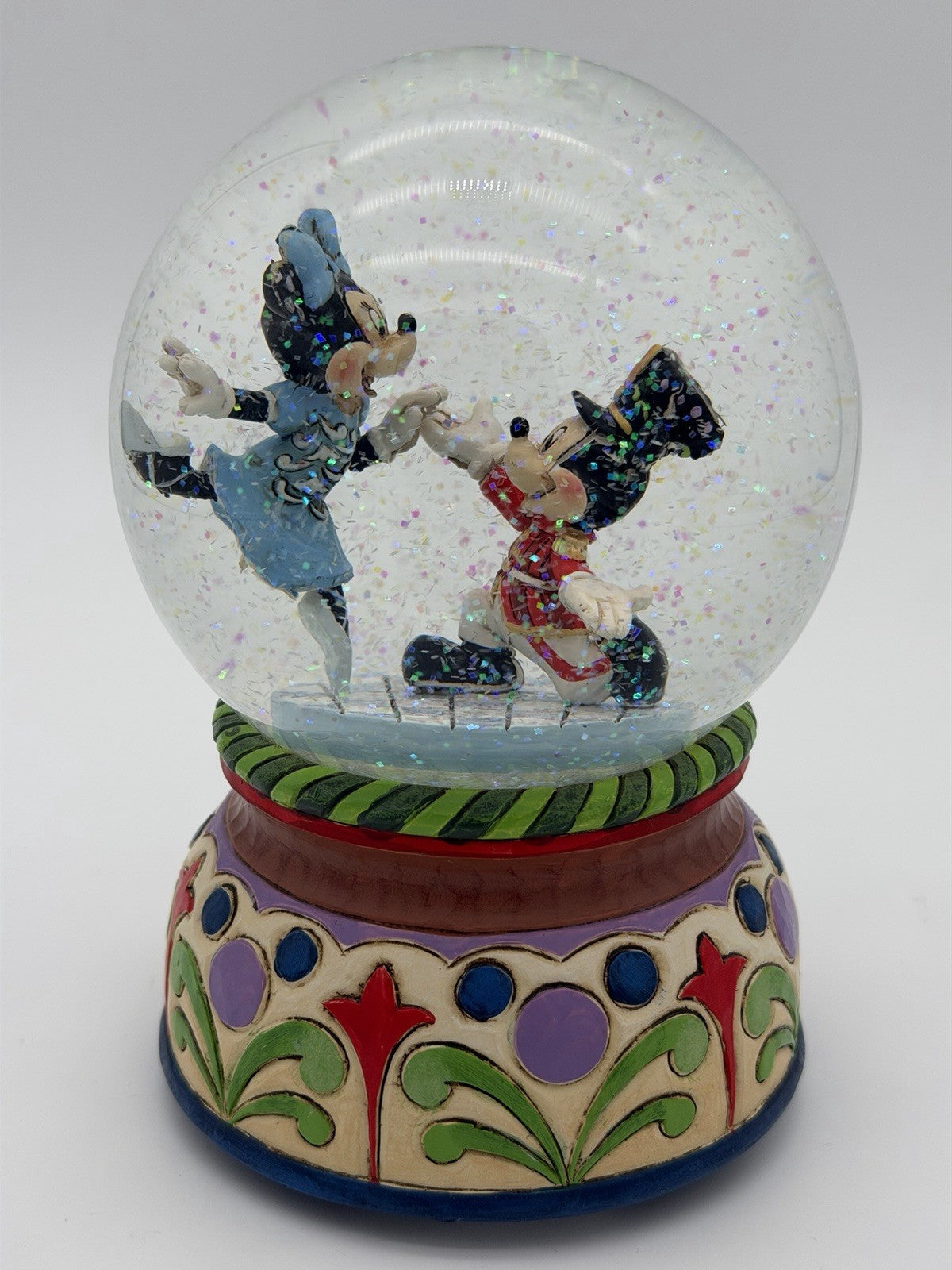 Disney Traditions Mickey & Minnie Mouse A Magical Moment Snow globe Jim Shore