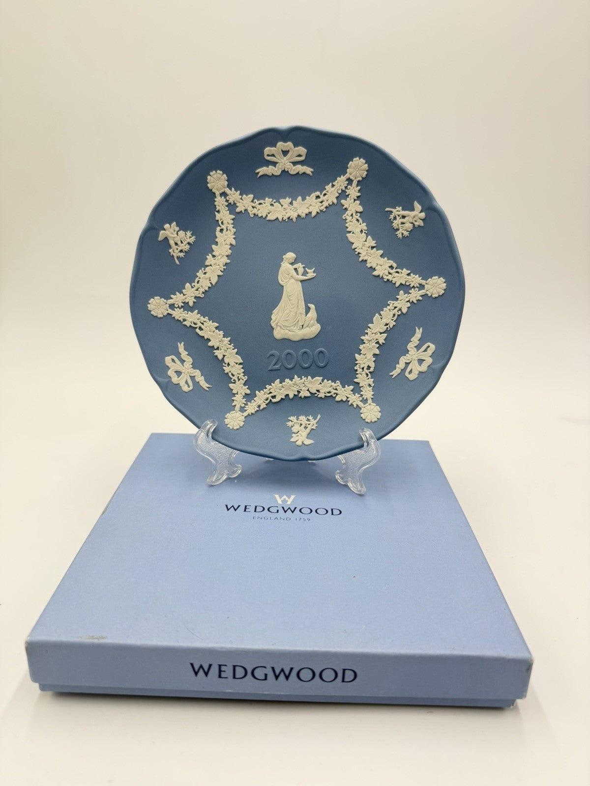 Wedgwood Jasperware Millenium 2000 commemorative plate Hebe & Eagle 7” W/box