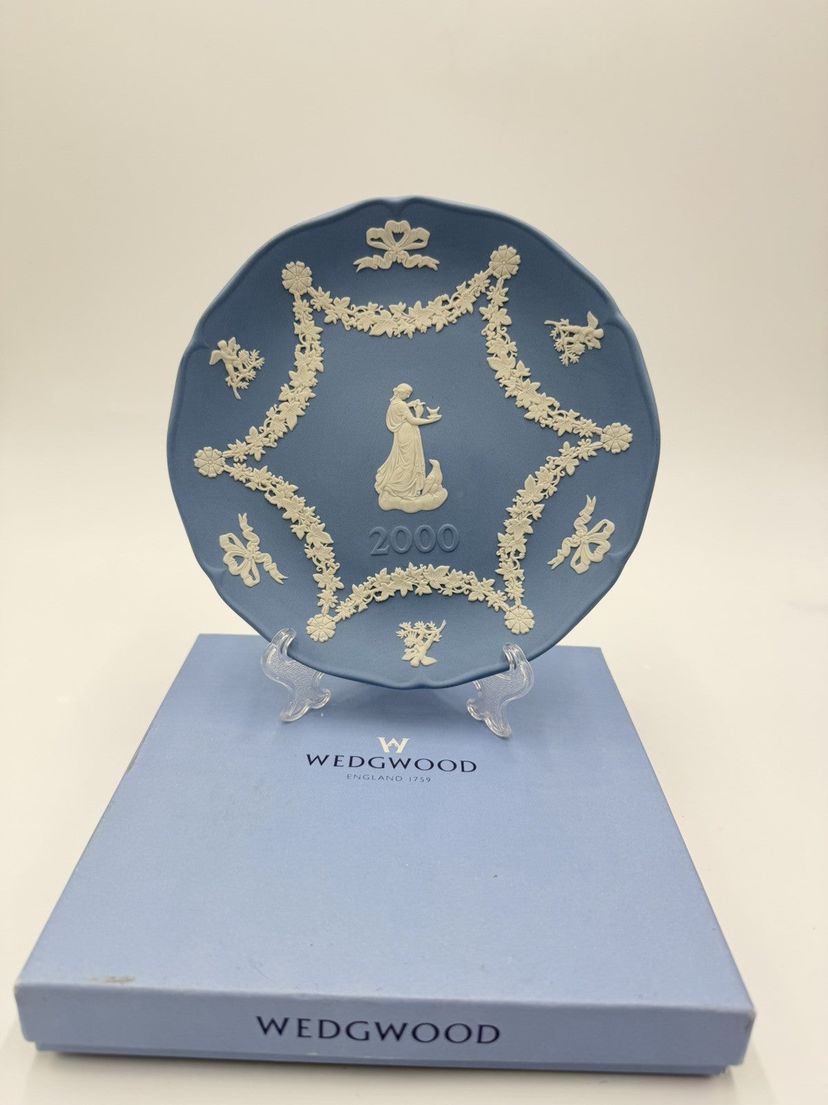 Wedgwood Jasperware Millenium 2000 commemorative plate Hebe & Eagle 7” W/box