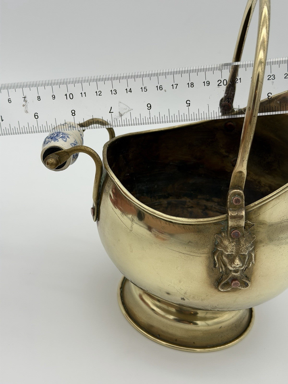 Vintage Delft Holland Brass Ash Scuttle Bucket Lion Head Porcelain Handle 9.5”H