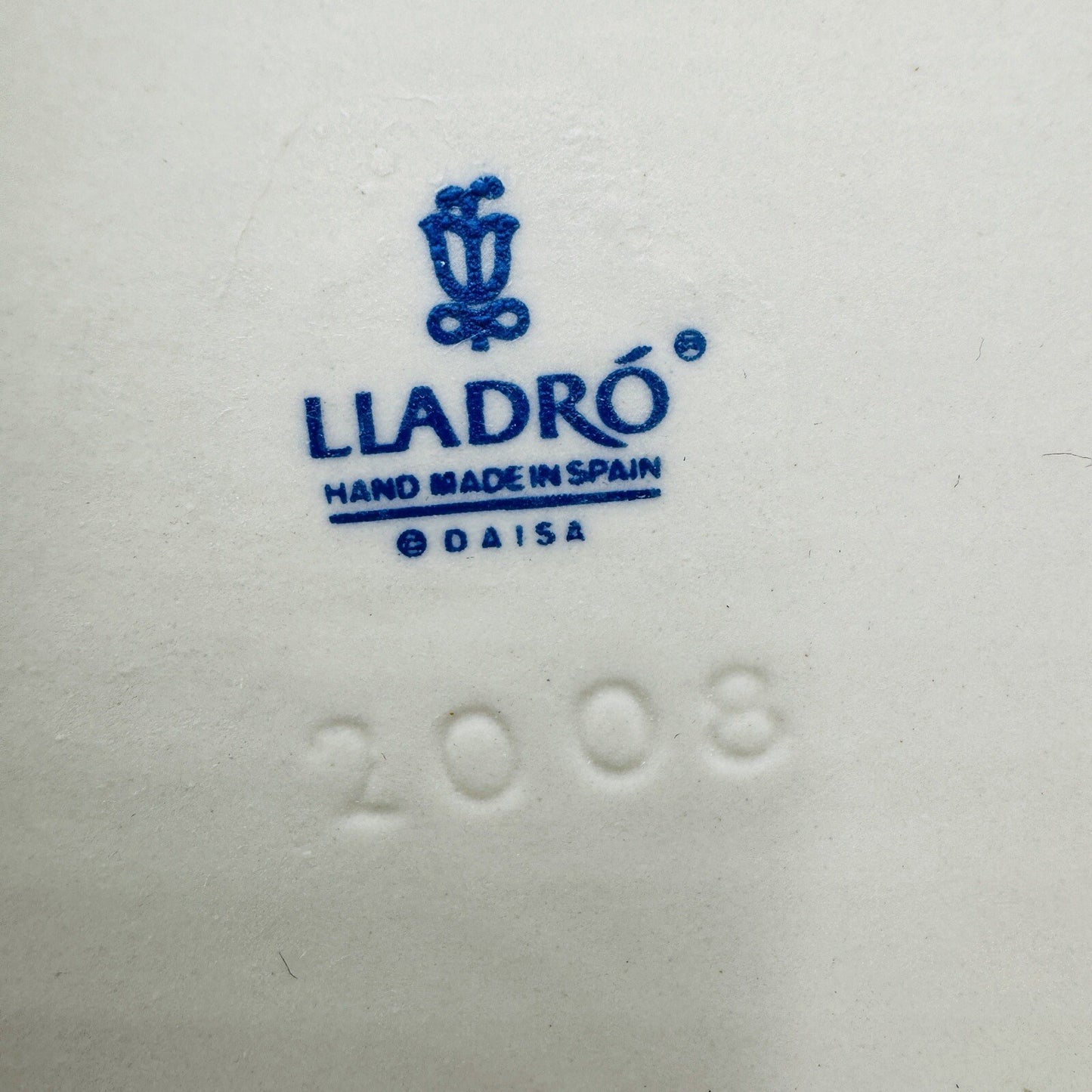 Lladro Spain Porcelain Inuit Girl Napping Sculpture Juan Huerta 2008 Lladró