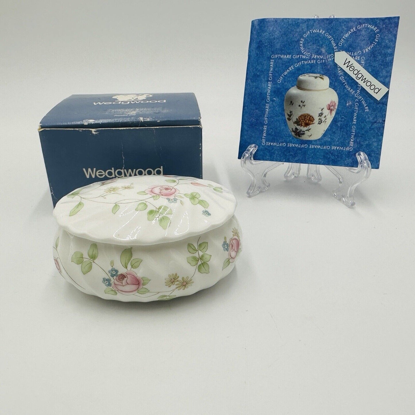 Wedgwood Rosehip 4in Trinket Ring Box Vanity Bone China Floral England Vintage