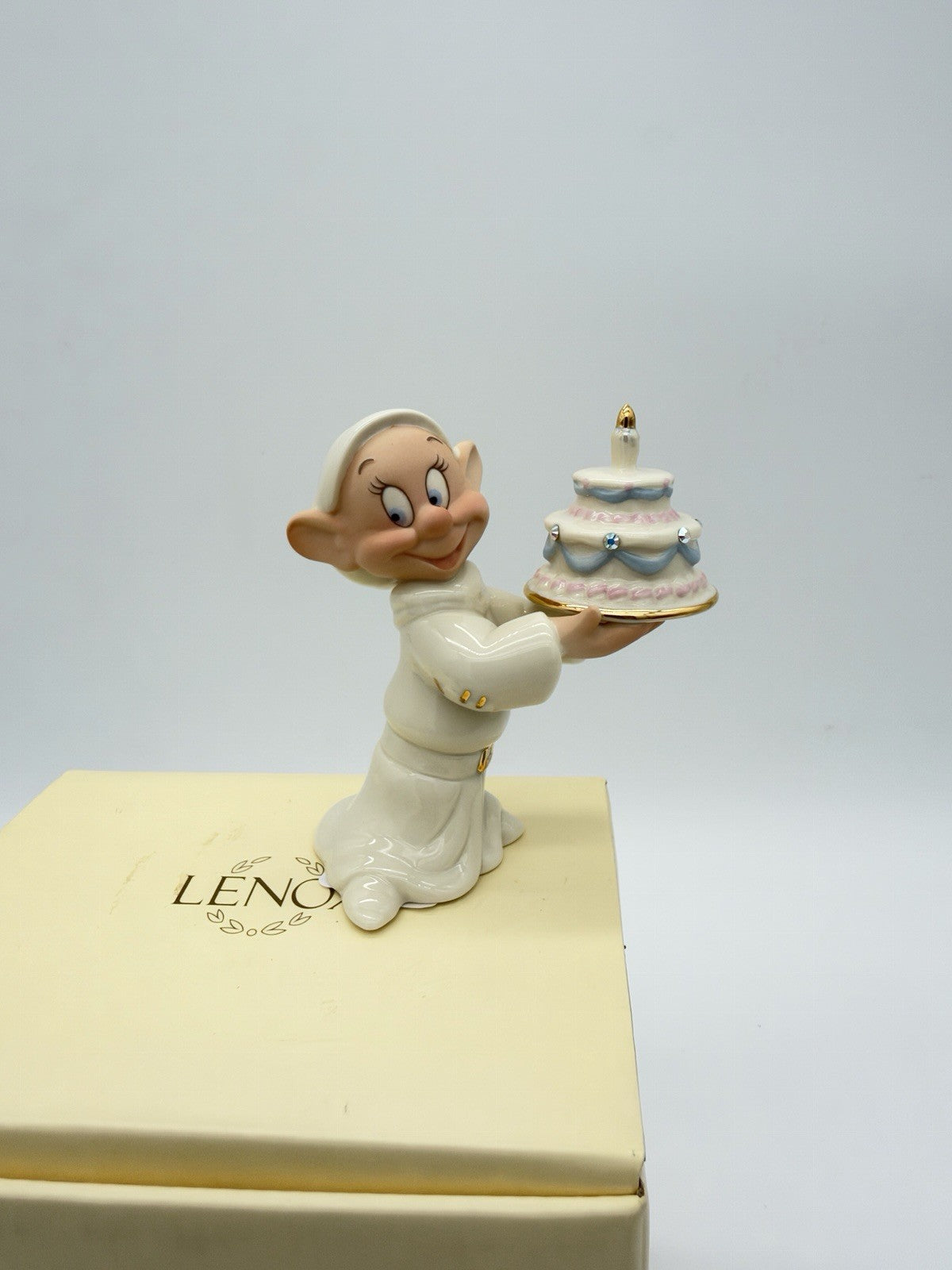 Lenox Disney Showcase Dopey's Birthday Wish Cake & Rhinestones 3 1/4" Figurine