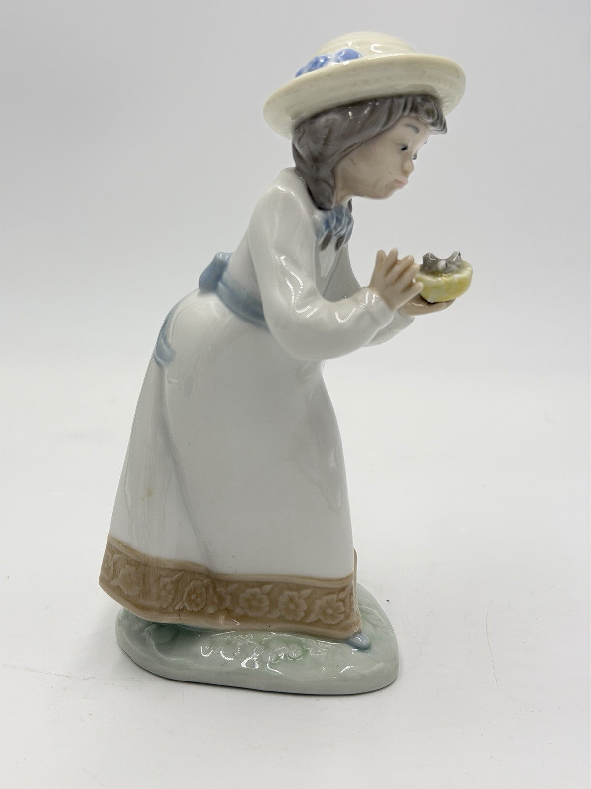 Nao by Lladro Spain Porcelain Girl W/ Birds Nest Porcelain Figurine