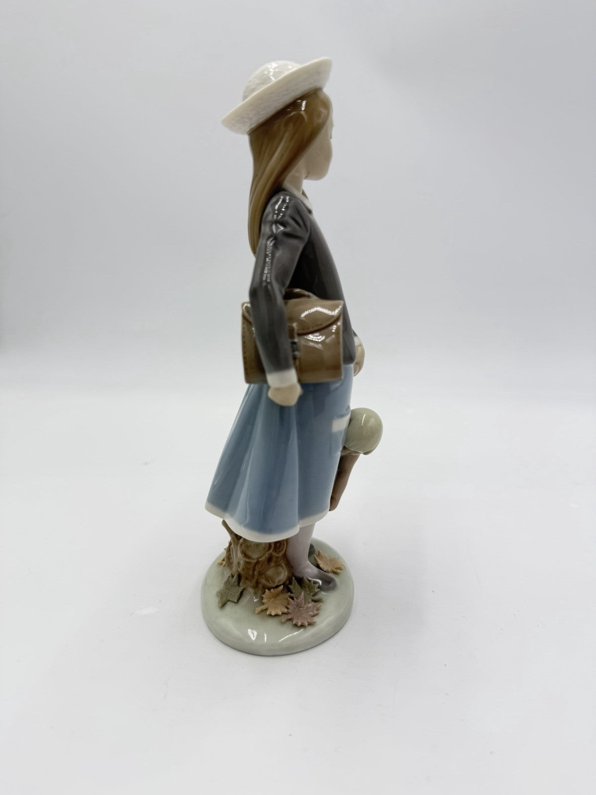 Lladro Spain Porcelain Retired Autumn Girl # 5218 Figurine With Doll & Leaves 8”