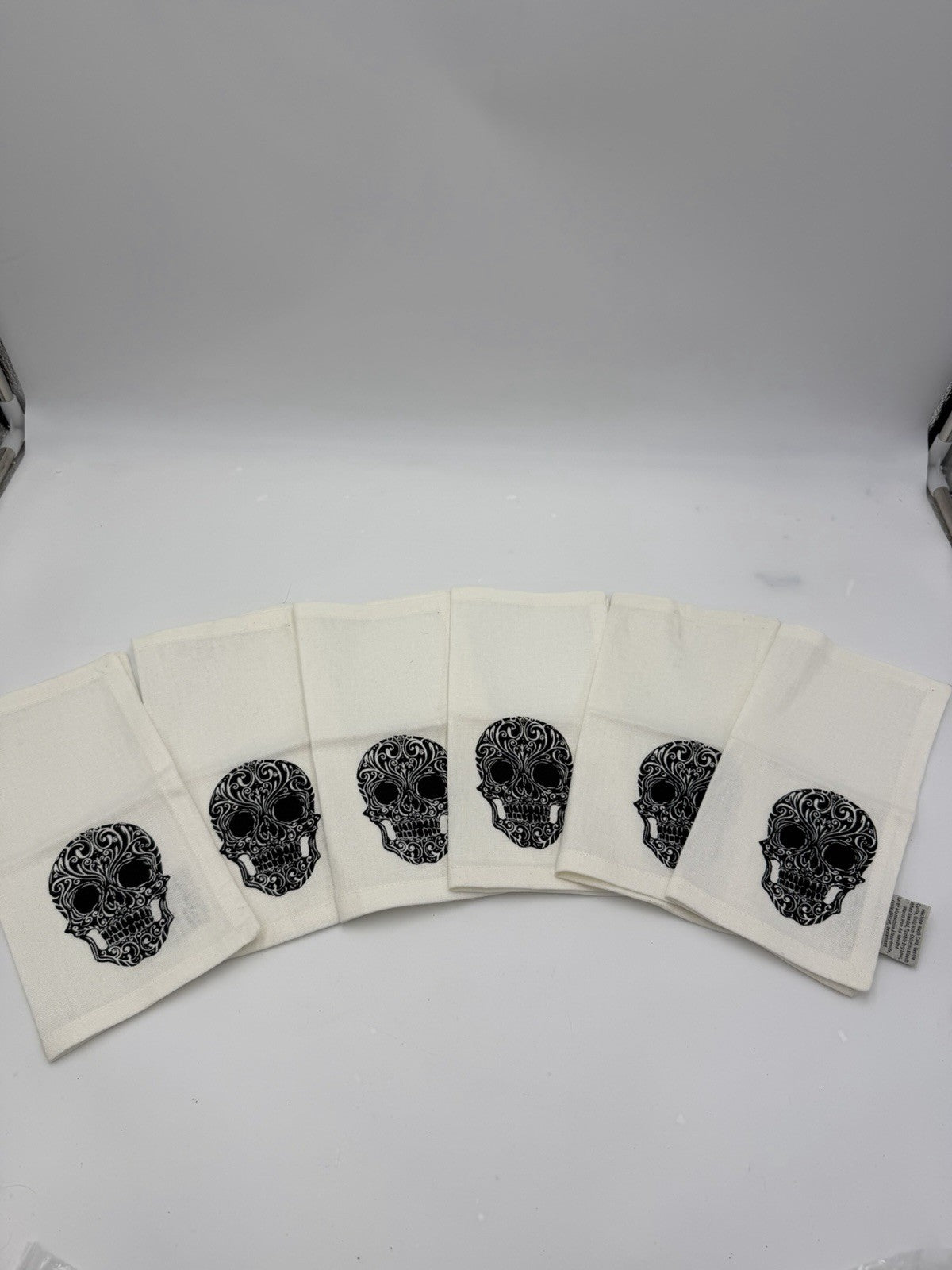 Pottery Barn Skull Pattern Cotton Linen White Napkins 6 Pieces 9x9”