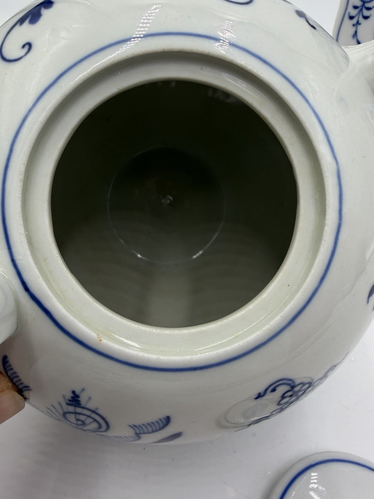 Antique Meissen Porcelain Blue Onion Teapot & Saucer Pot Germany Flower Lid