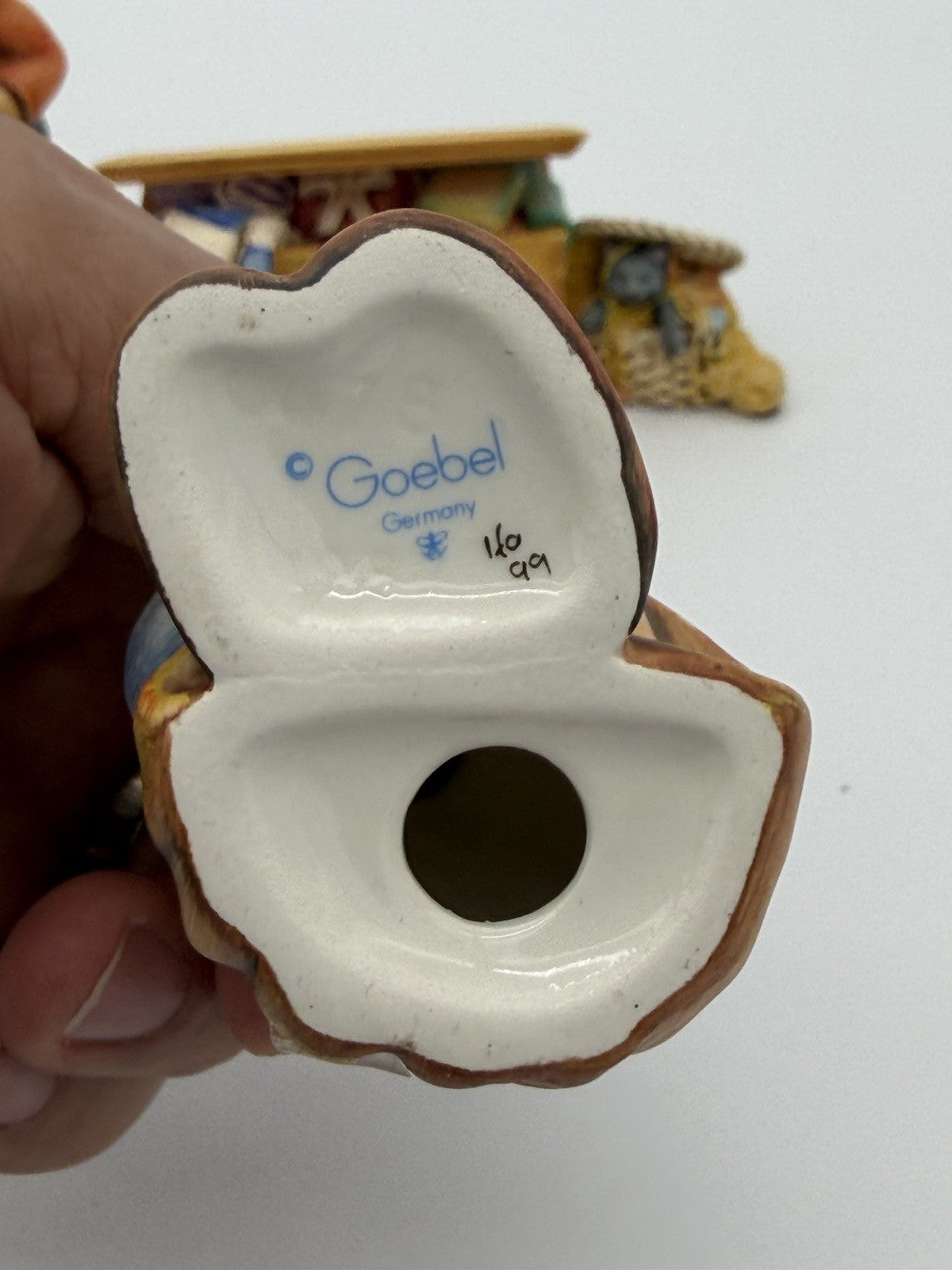 VINTAGE 1999 GOEBEL SMALL HOPE CHEST Plus 2 Hummel Goebel Figurines Set