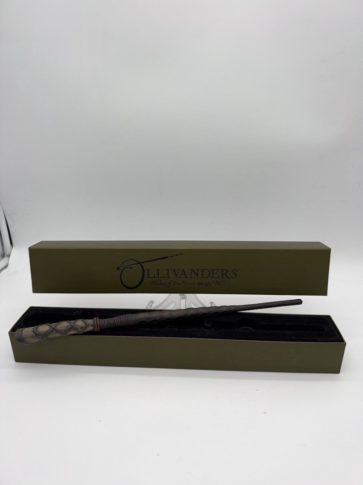 Harry Potter Interactive Ollivanders Holly 8 Wand Universal 15” Wizarding World