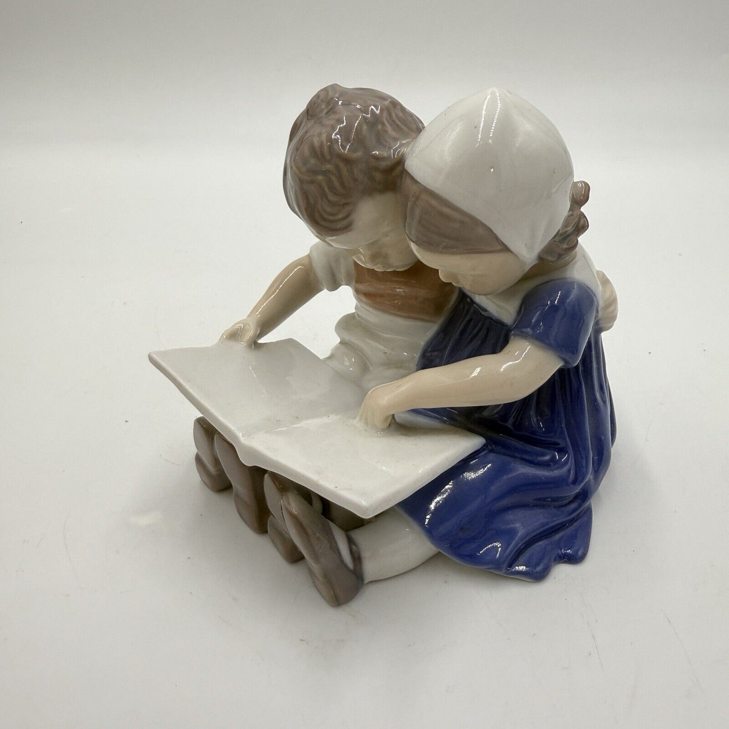 Vintage Bing Grondahl  Boy Girl Reading Figurine 402 Royal Copenhagen