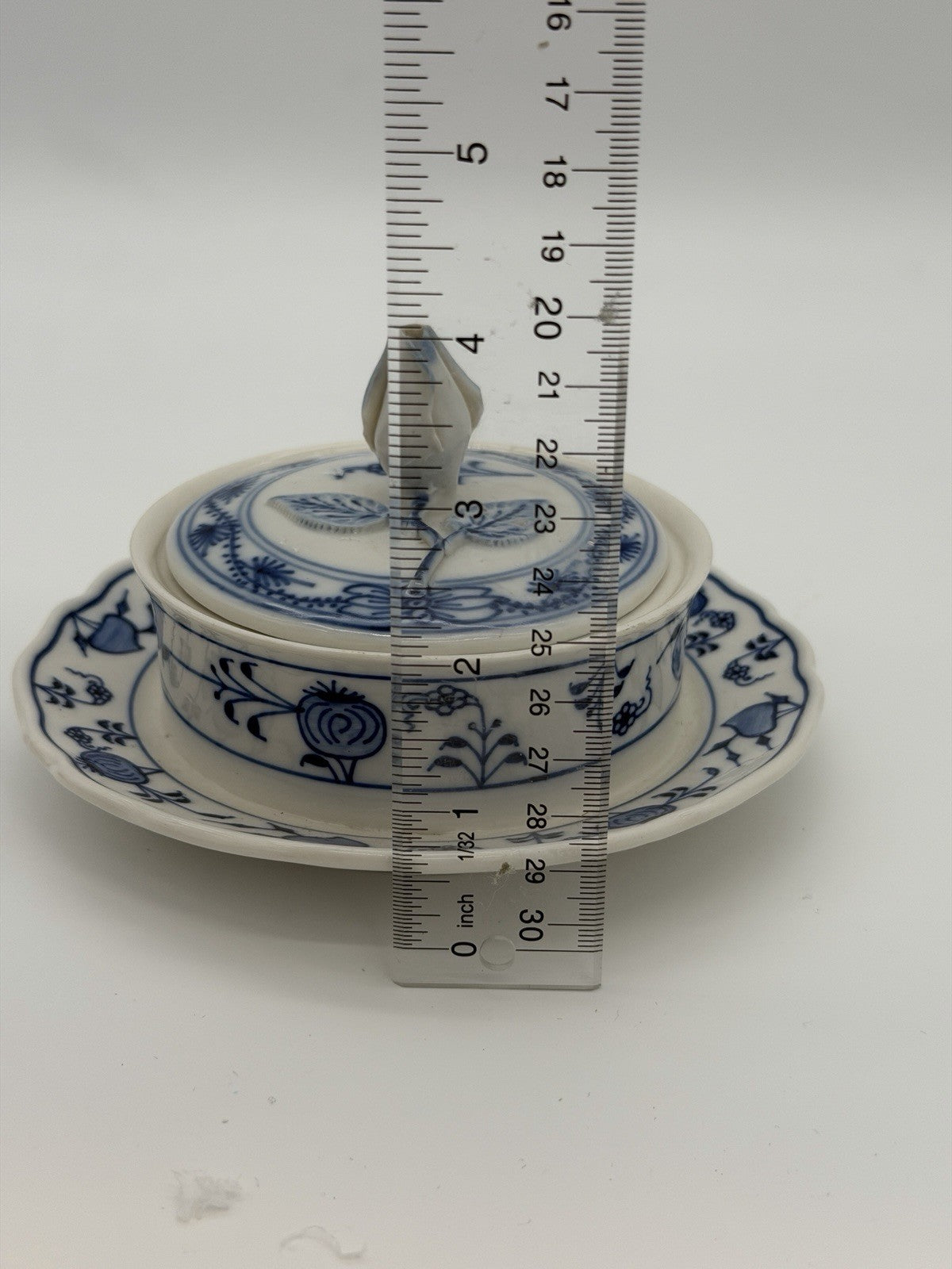Meissen Porcelain Blue Onion Covered Round Butter Dish Rose Top Germany