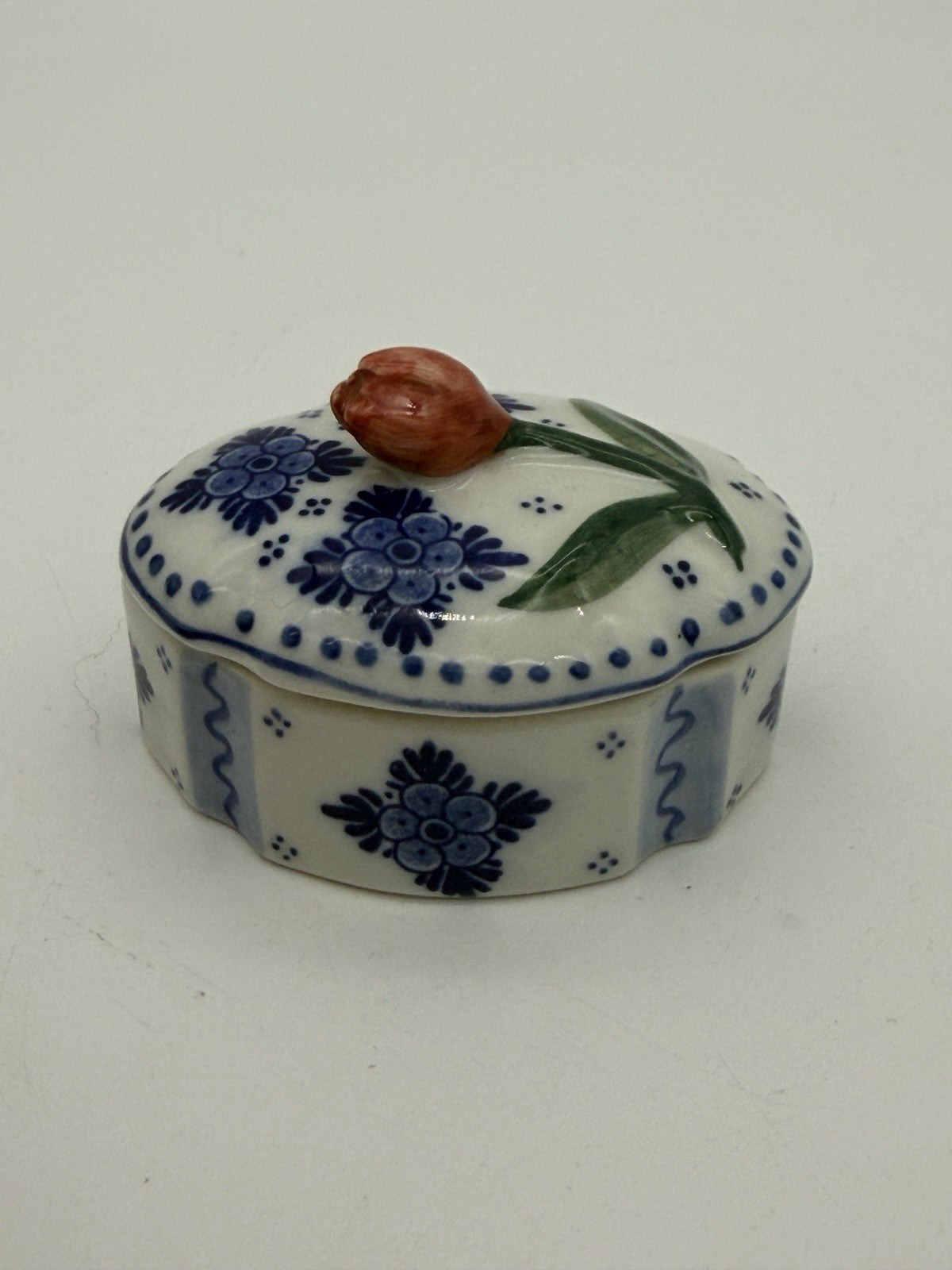 Delft Blue/white Pottery Holland red Tulip Ceramic Painted Trinket Box 2”x2.5”