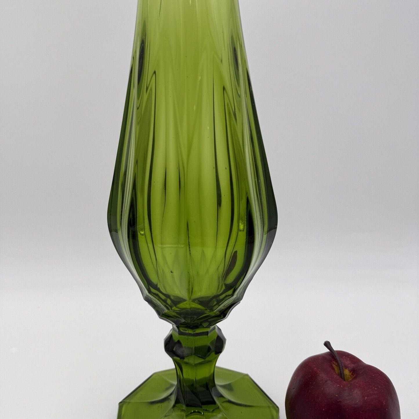 L.E. Smith Vase Swung Green Art Glass 25.5in Very Tall Rare Large MCM Vintage