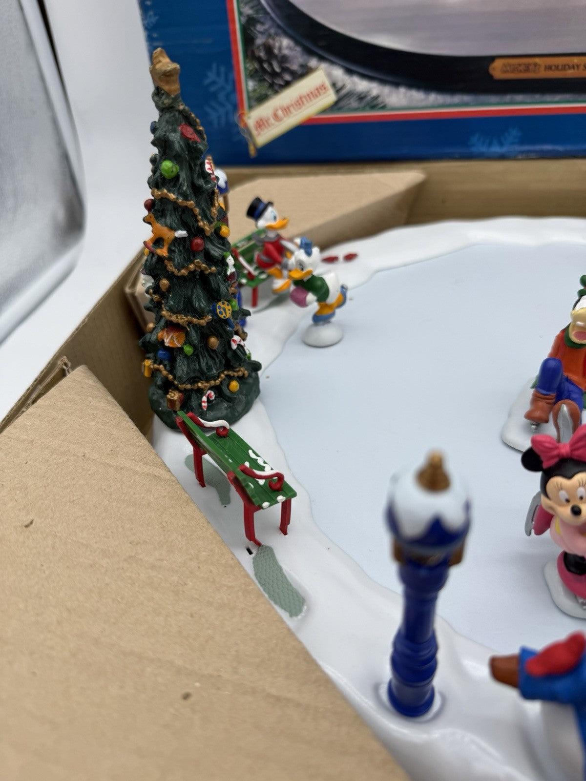 Mr Christmas 1996 Disney Mickeys Holiday Skaters Ice Skating Pond Rink Complete