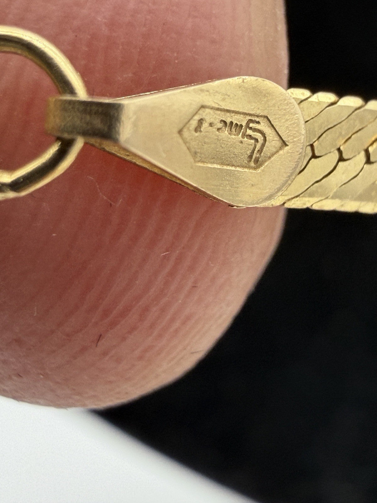 14K yellow gold herringbone necklace 6.76g Long 30” Length 4mm