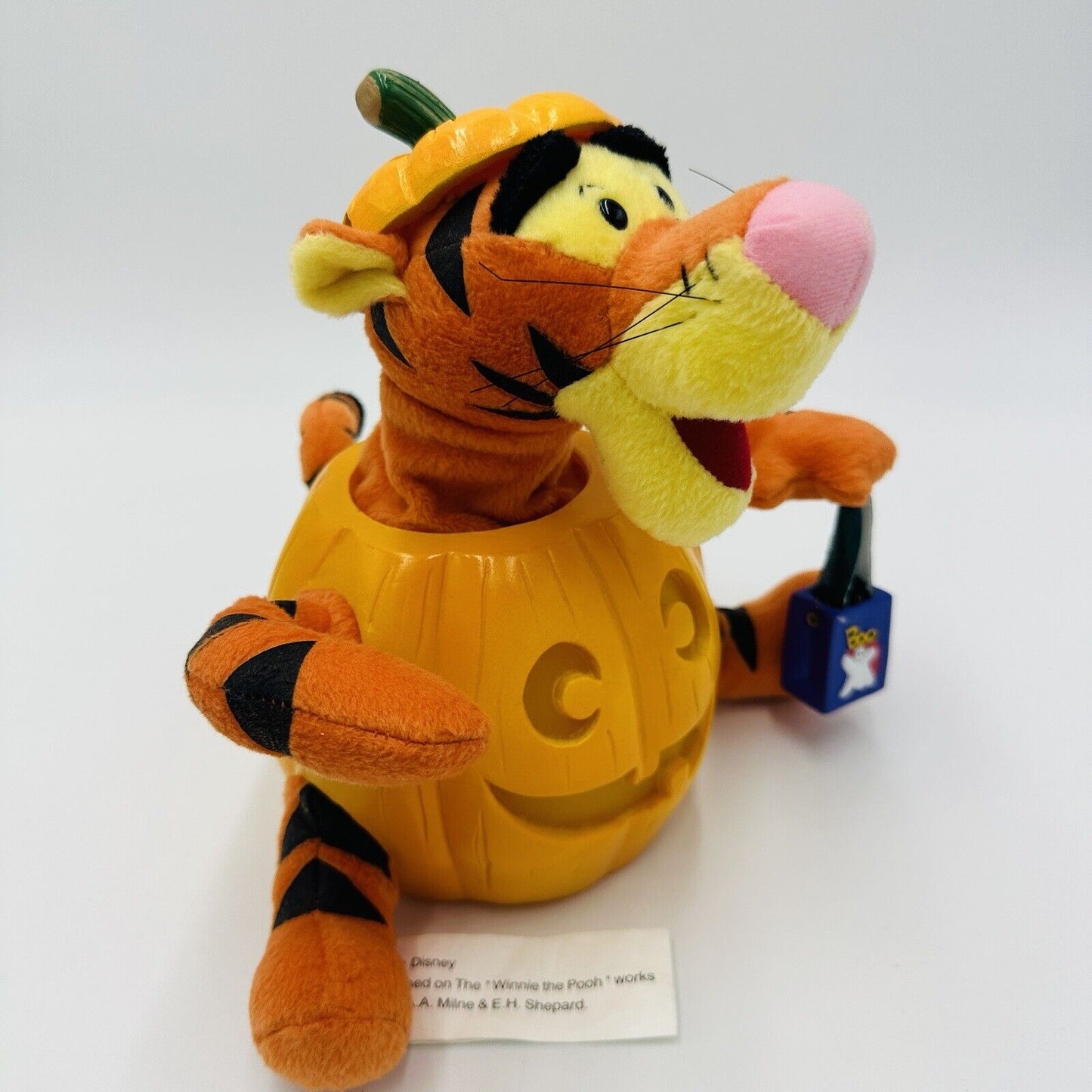 Disney’s Gemmy Tigger in Halloween Pumpkin Animated Sings Moves 9in VTG Works