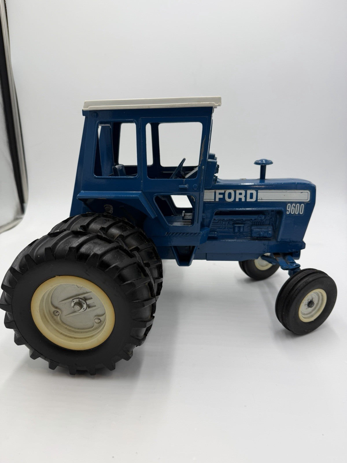 Ertl Ford 9600 Wide Front Duals Cab Die Cast 1:12 Blue Toy Tractor Diecast Vtg