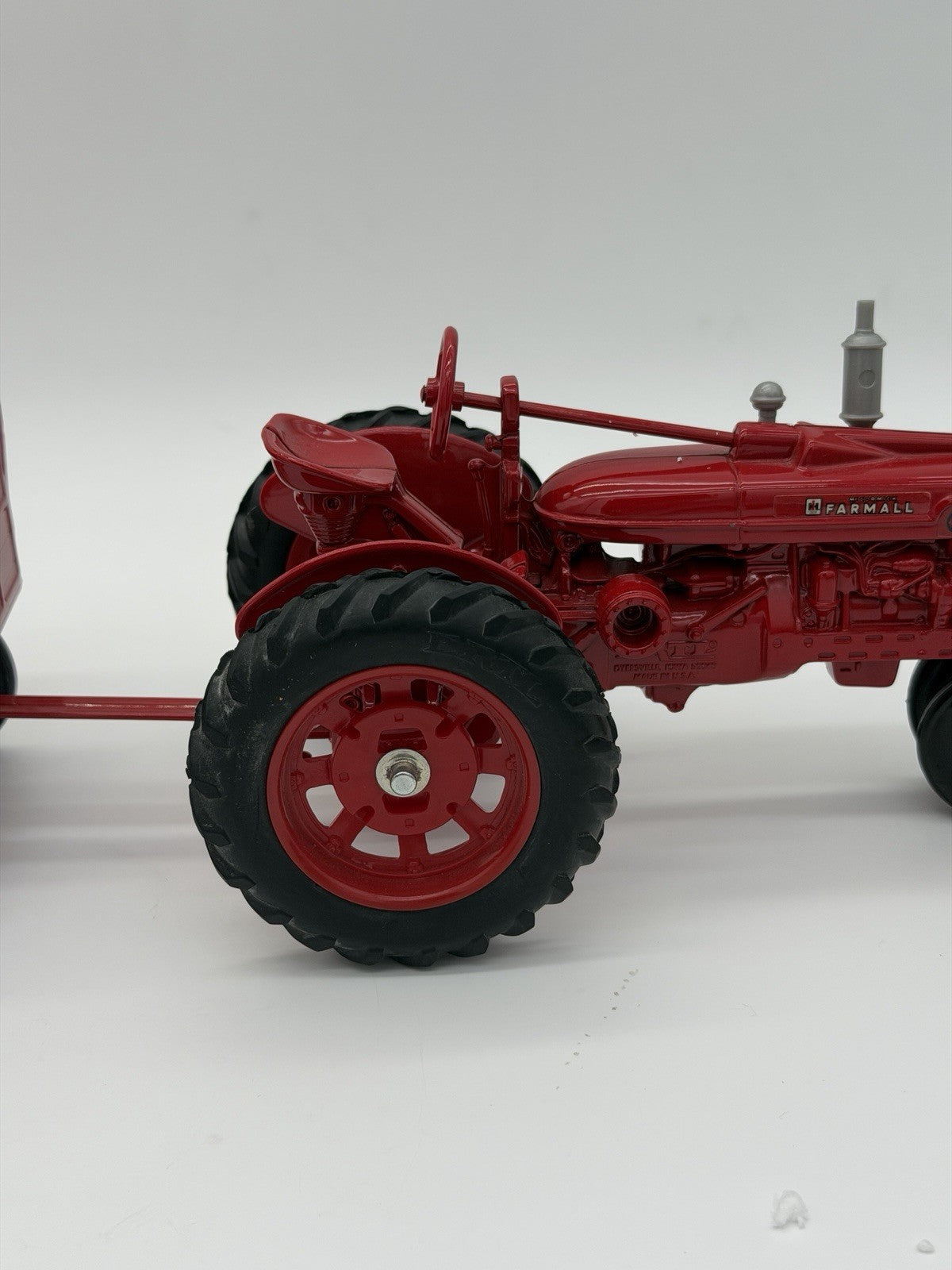 Ertl Farmall Super H 1/16 Diecast Farm Tractor 1988 Toy Diecast Red Wagon #2322