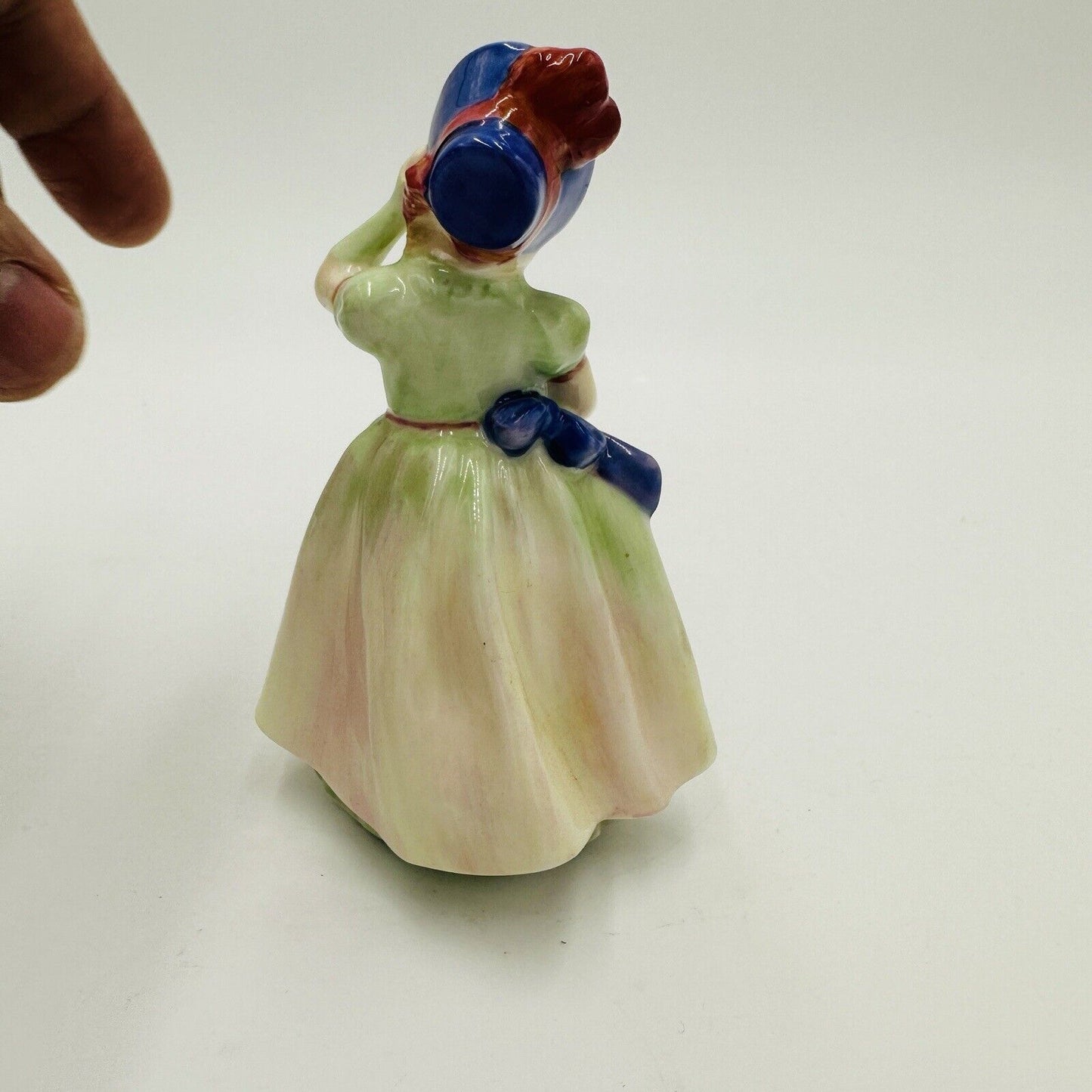 Royal Doulton Figurine Babie England Porcelain Handwritten Number HN1679 Lady