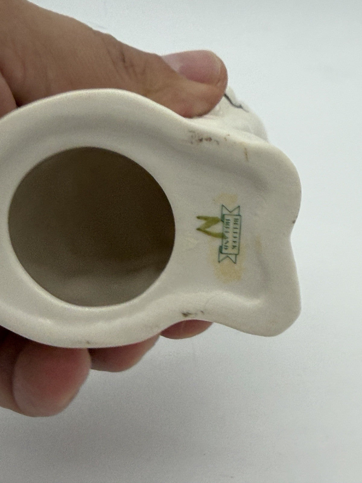Belleek Irish Art Pottery Quizzical Cat Kitty Figurine Shamrocks 4” Porcelain