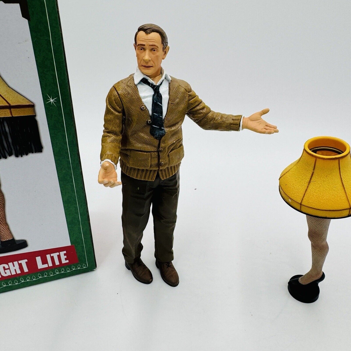 NECA A Christmas Story The Old Man Figure And Toy Leg Lamp 2008