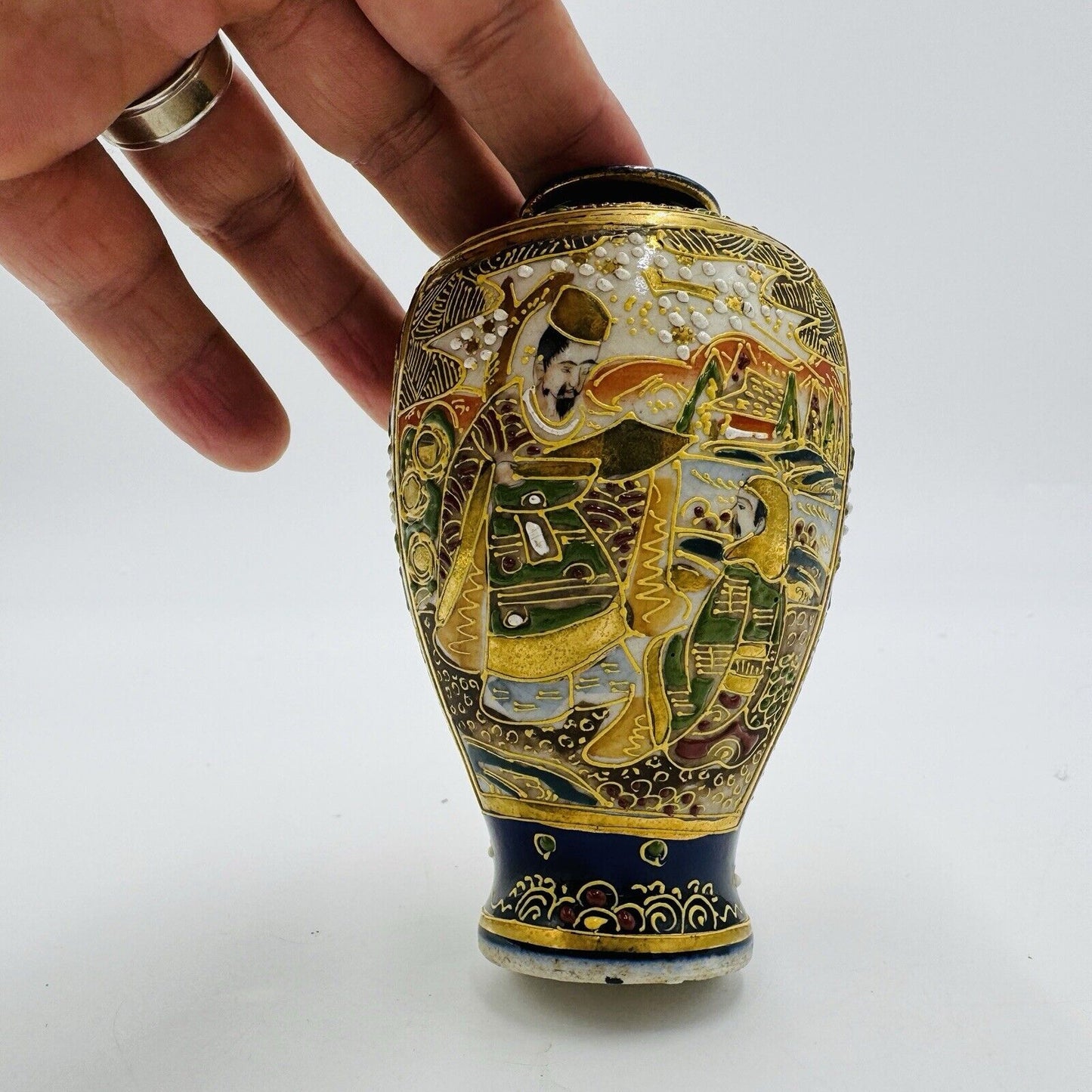 Antique Japanese Satsuma Moriage Mini VASE 5” MEIJI PERIOD KINKOZAN TSUKURU