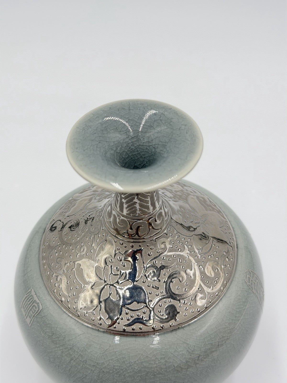 Rare Tai-Hwa Art Pottery Crackled Silver Gray Floral Bulb 6”H Vase Embossed