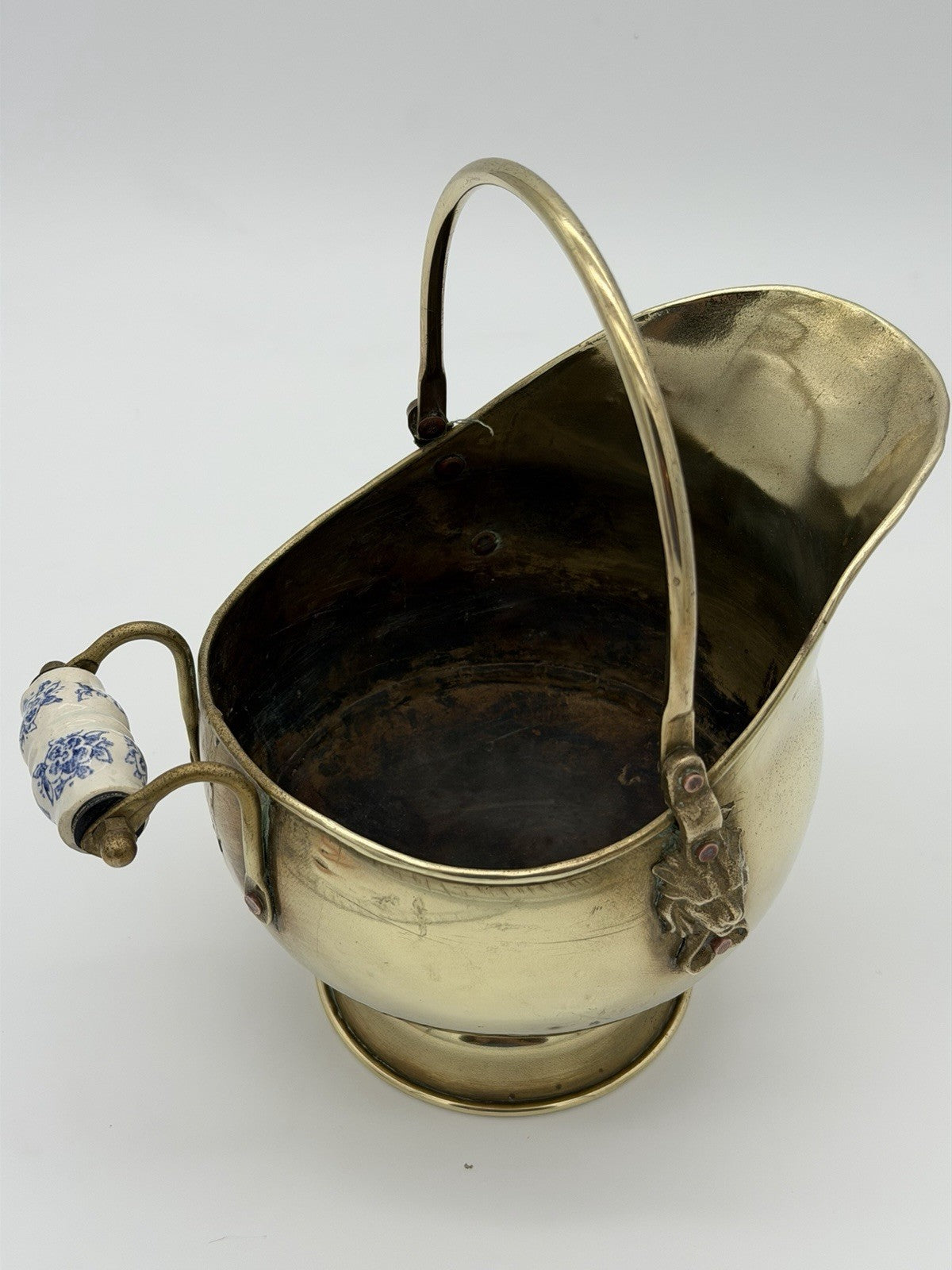 Vintage Delft Holland Brass Ash Scuttle Bucket Lion Head Porcelain Handle 9.5”H