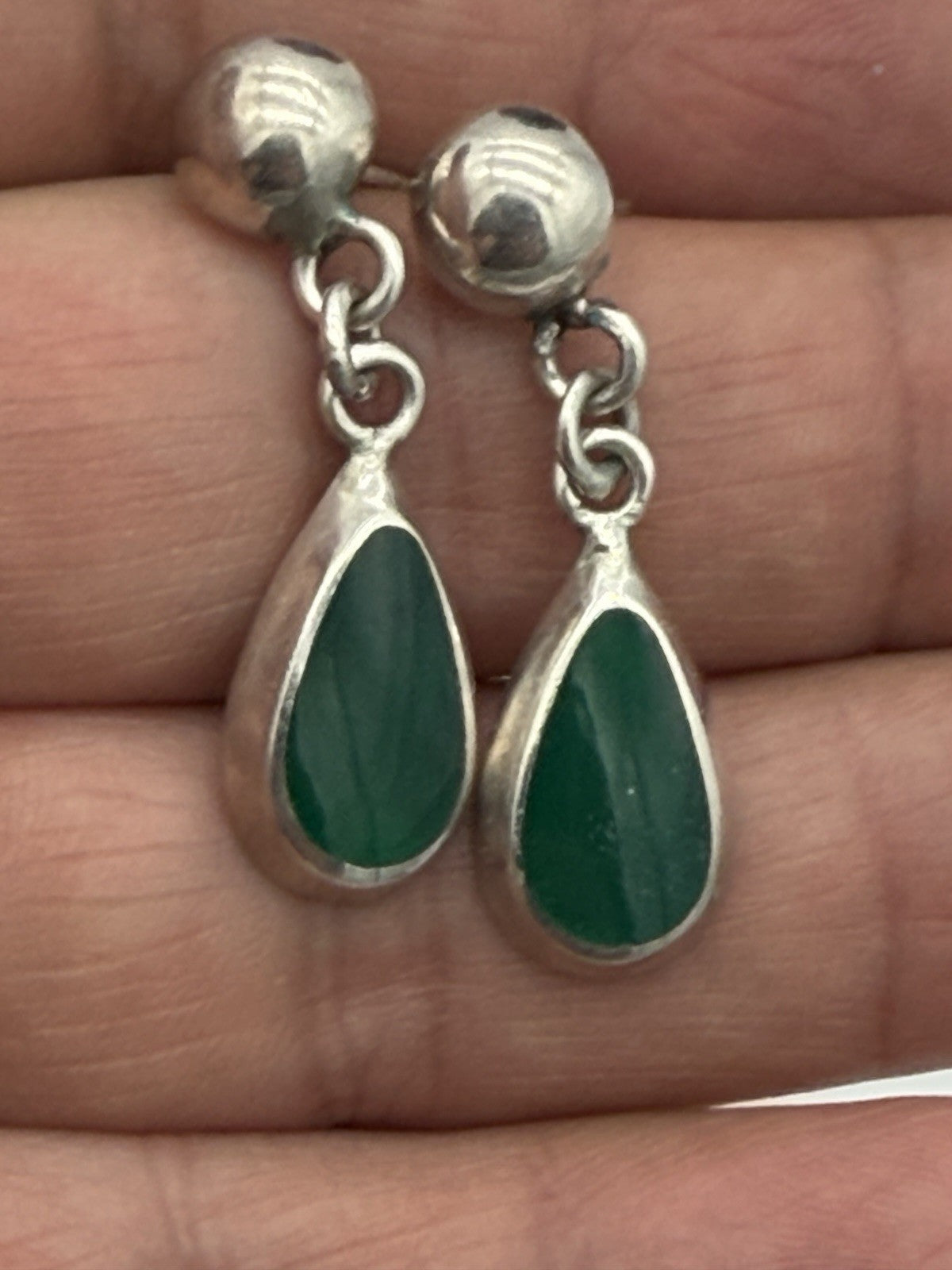 sterling silver earrings teardrop-shaped green chalcedony /onyx cabochons