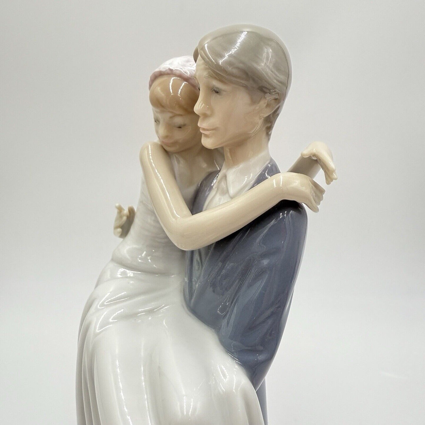 LLadro Spain Porcelain  Over the Threshold# 5282 Wedding Sculpture Groom Bride