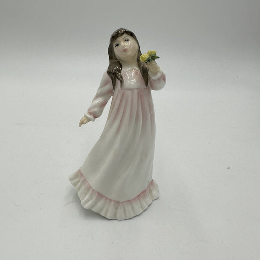 Royal Doulton Figurine Flowers For Mother Hand-painted HN3454 England Porcelain