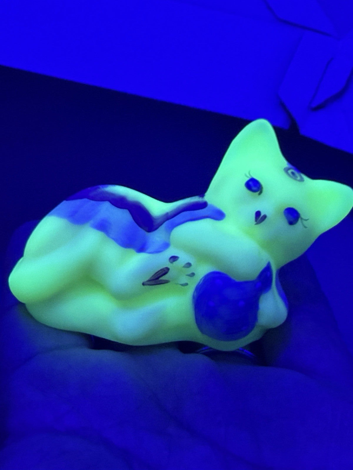 Fenton Art Glass Burmese Kitten Cat W/Ball 100 Years Vtg UV Glow 5044 Figurine